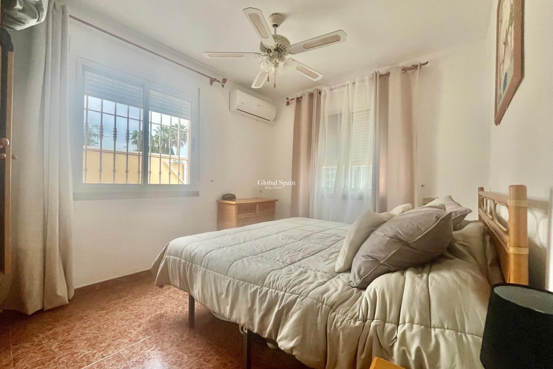 Wederverkoop - APPARTEMENT -
TORREVIEJA - Paraje Natural