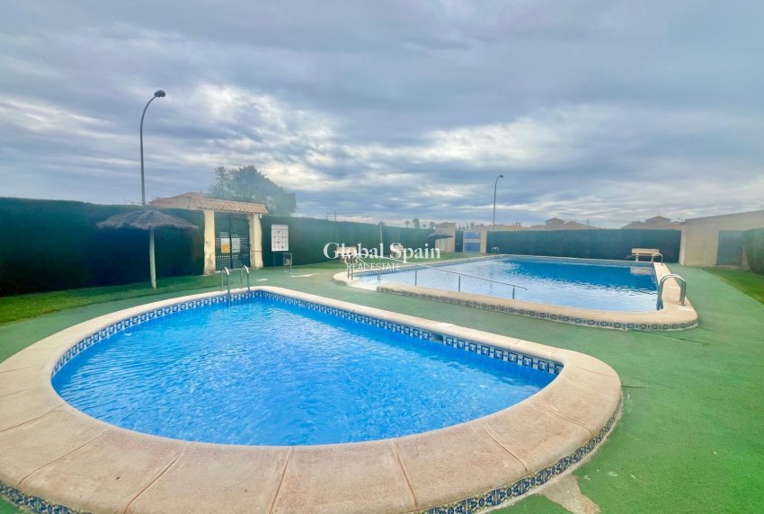 Wederverkoop - APPARTEMENT -
TORREVIEJA - Paraje Natural