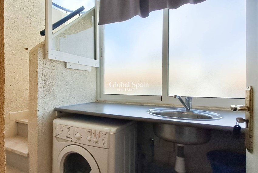 Wederverkoop - APPARTEMENT -
TORREVIEJA - Parque Acuático - Sector 25