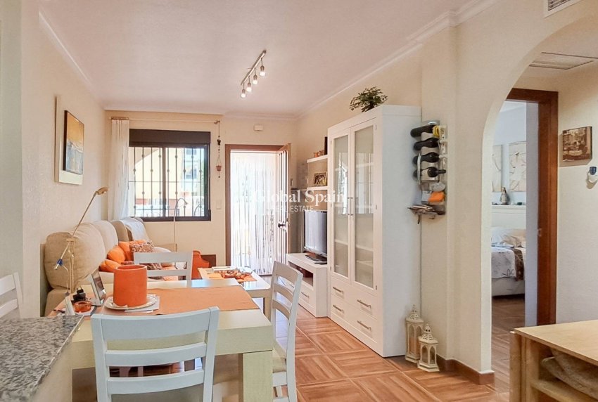 Wederverkoop - APPARTEMENT -
TORREVIEJA - Parque Acuático - Sector 25