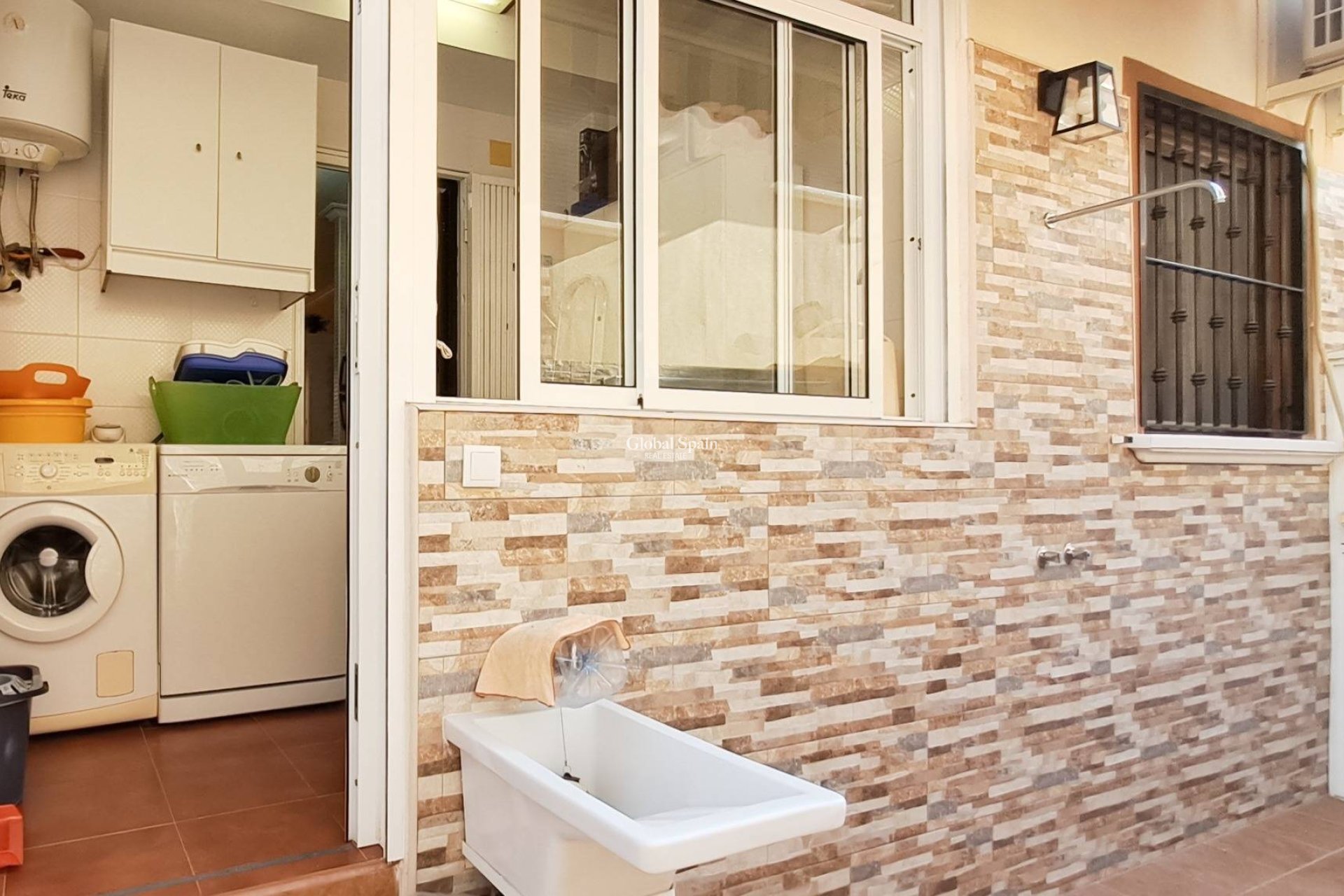 Wederverkoop - APPARTEMENT -
TORREVIEJA - Parque Acuático - Sector 25