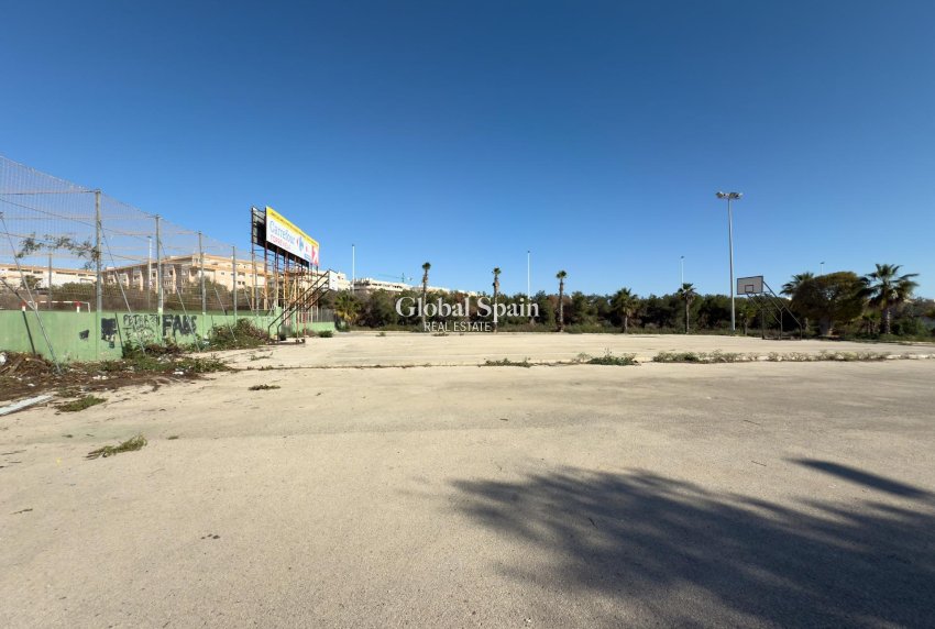 Wederverkoop - APPARTEMENT -
TORREVIEJA - Parque de las Naciones