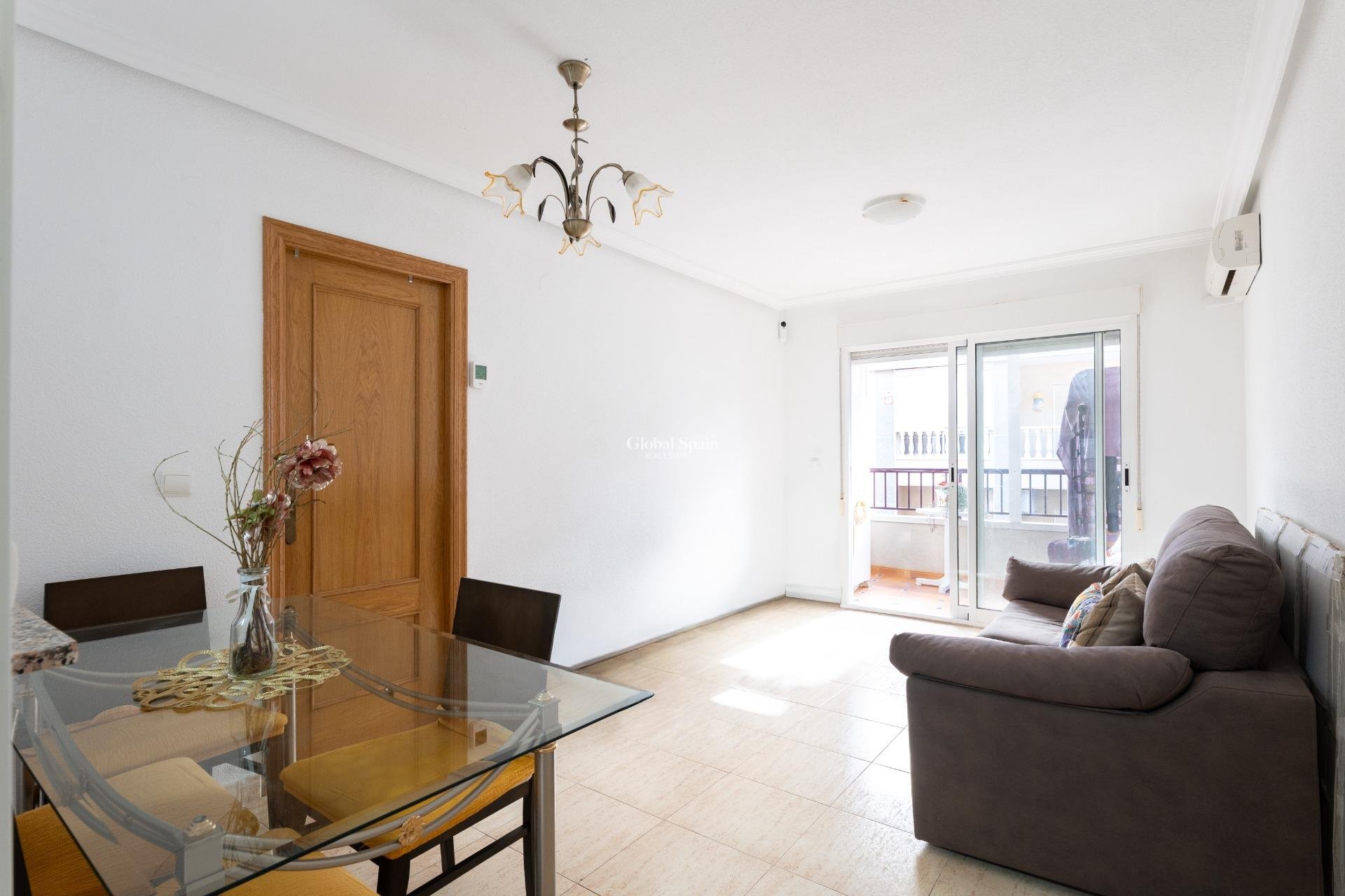 Wederverkoop - APPARTEMENT -
TORREVIEJA - Parque de las Naciones