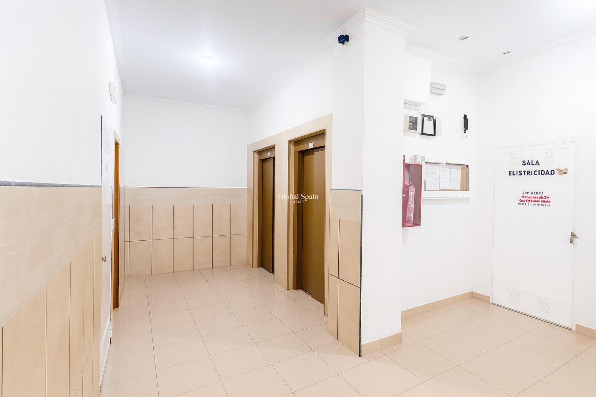 Wederverkoop - APPARTEMENT -
TORREVIEJA - Parque de las Naciones