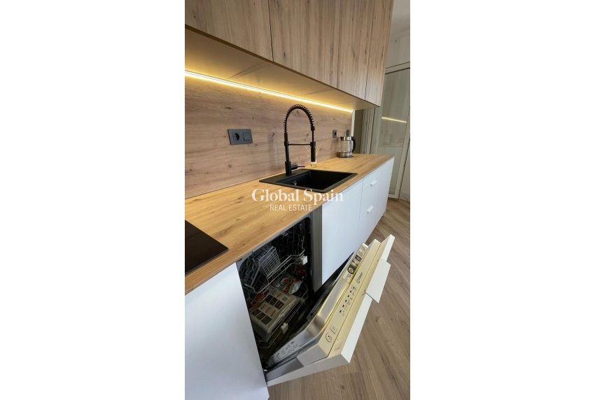 Wederverkoop - APPARTEMENT -
TORREVIEJA - Parque de las Naciones