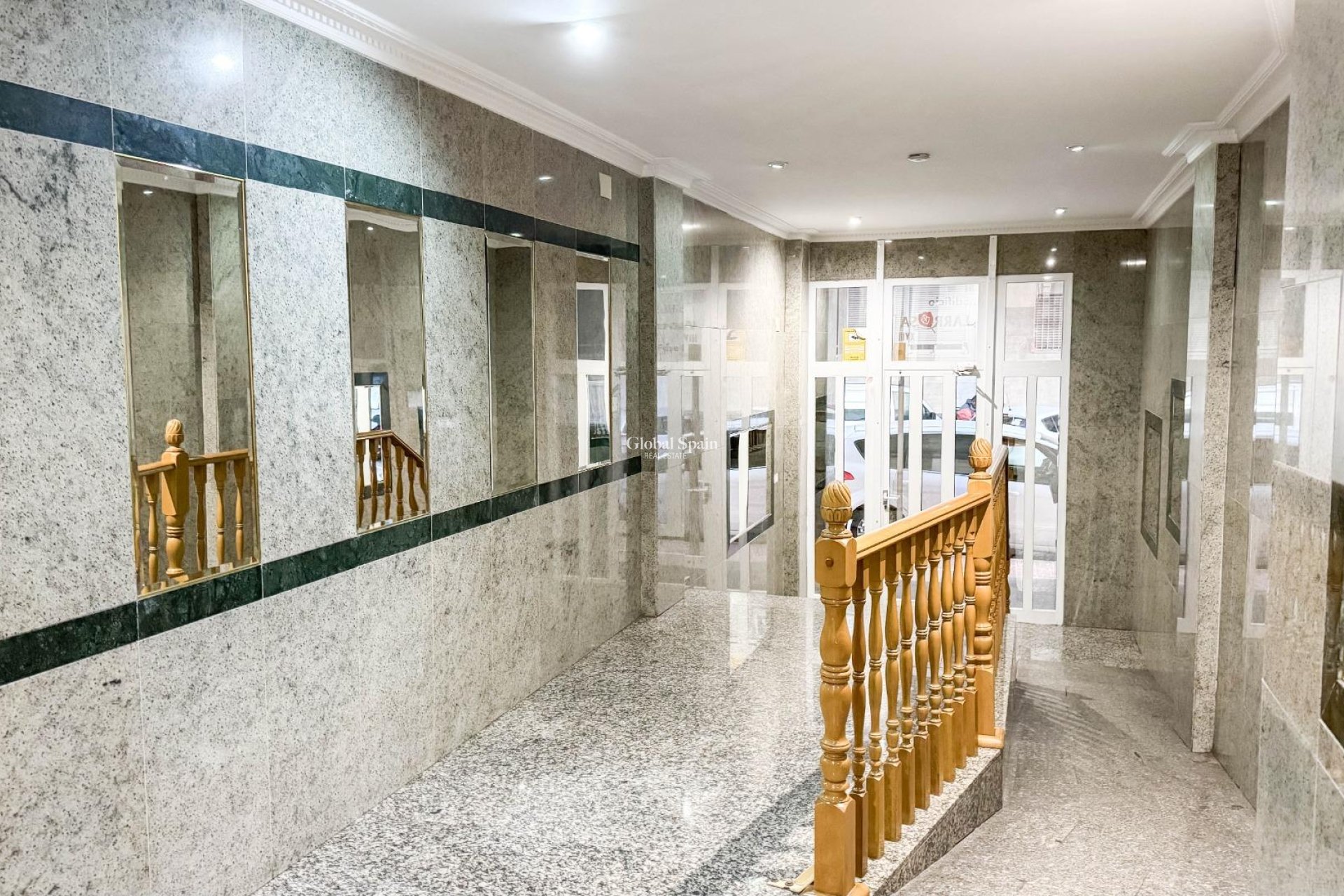 Wederverkoop - APPARTEMENT -
TORREVIEJA - Parque de las Naciones