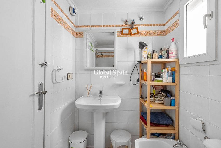 Wederverkoop - APPARTEMENT -
TORREVIEJA - Parque de las Naciones