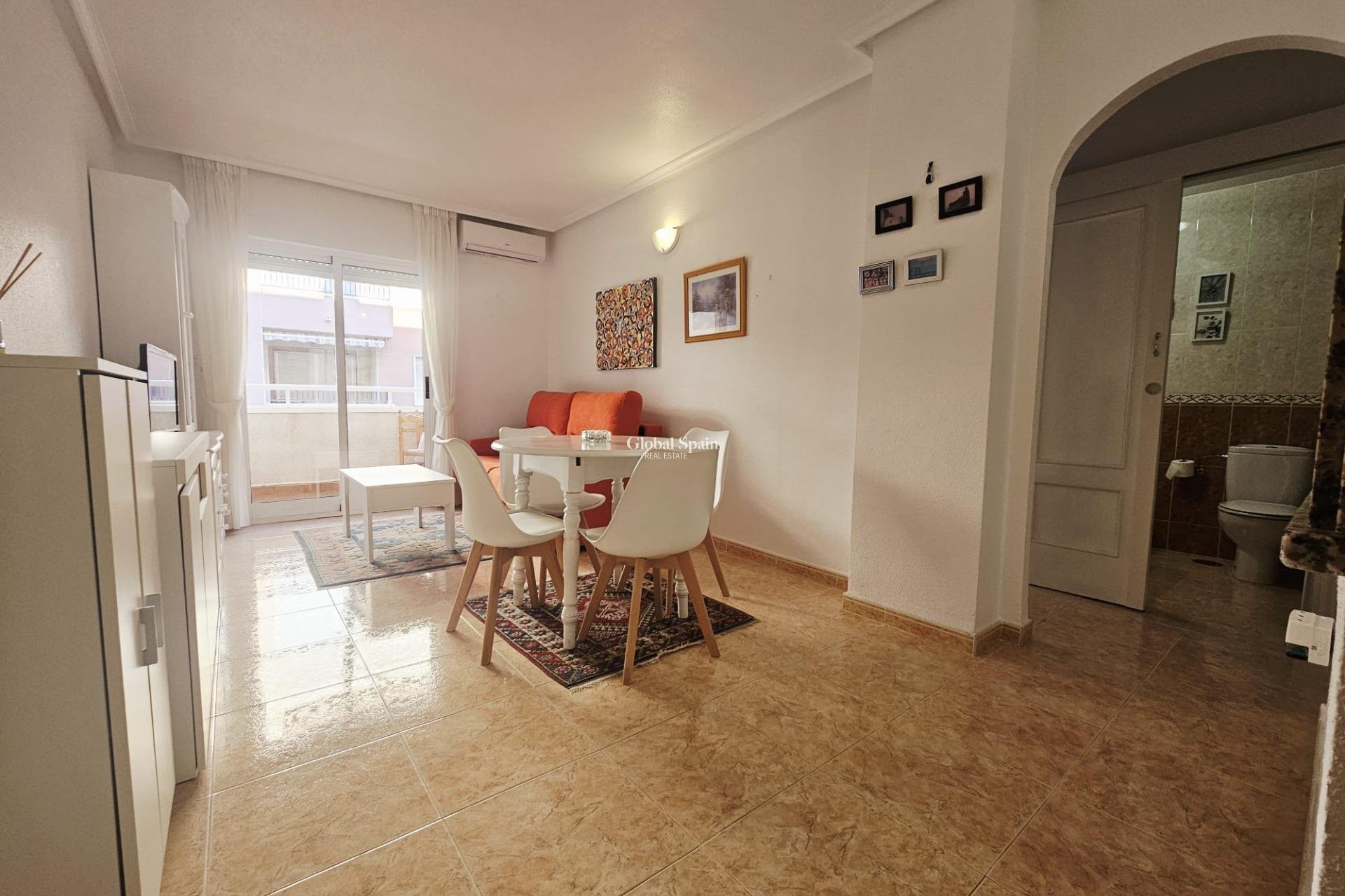 Wederverkoop - APPARTEMENT -
TORREVIEJA - Parque de las Naciones