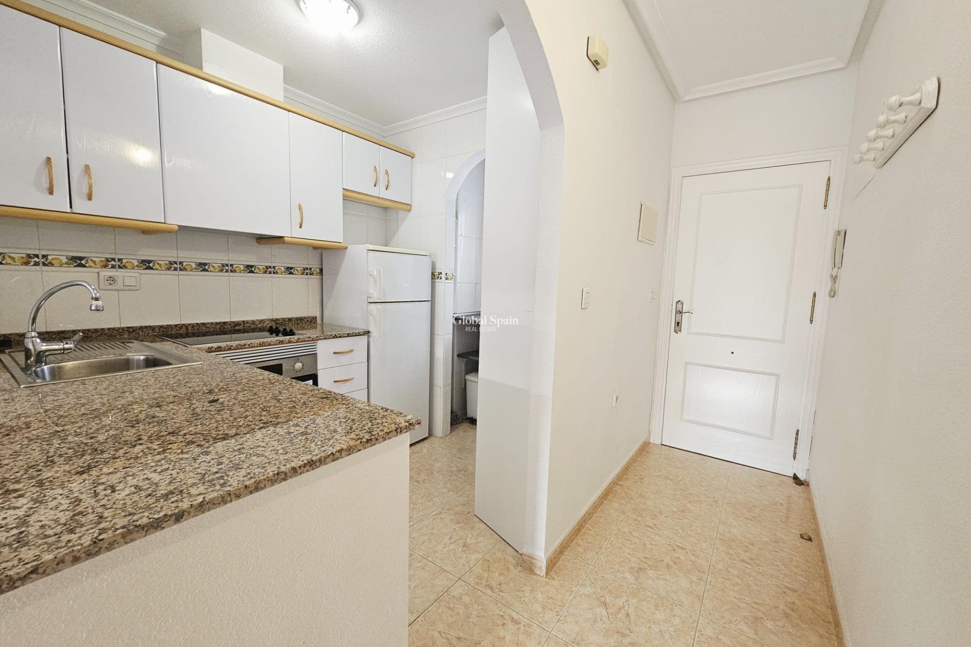 Wederverkoop - APPARTEMENT -
TORREVIEJA - Parque de las Naciones