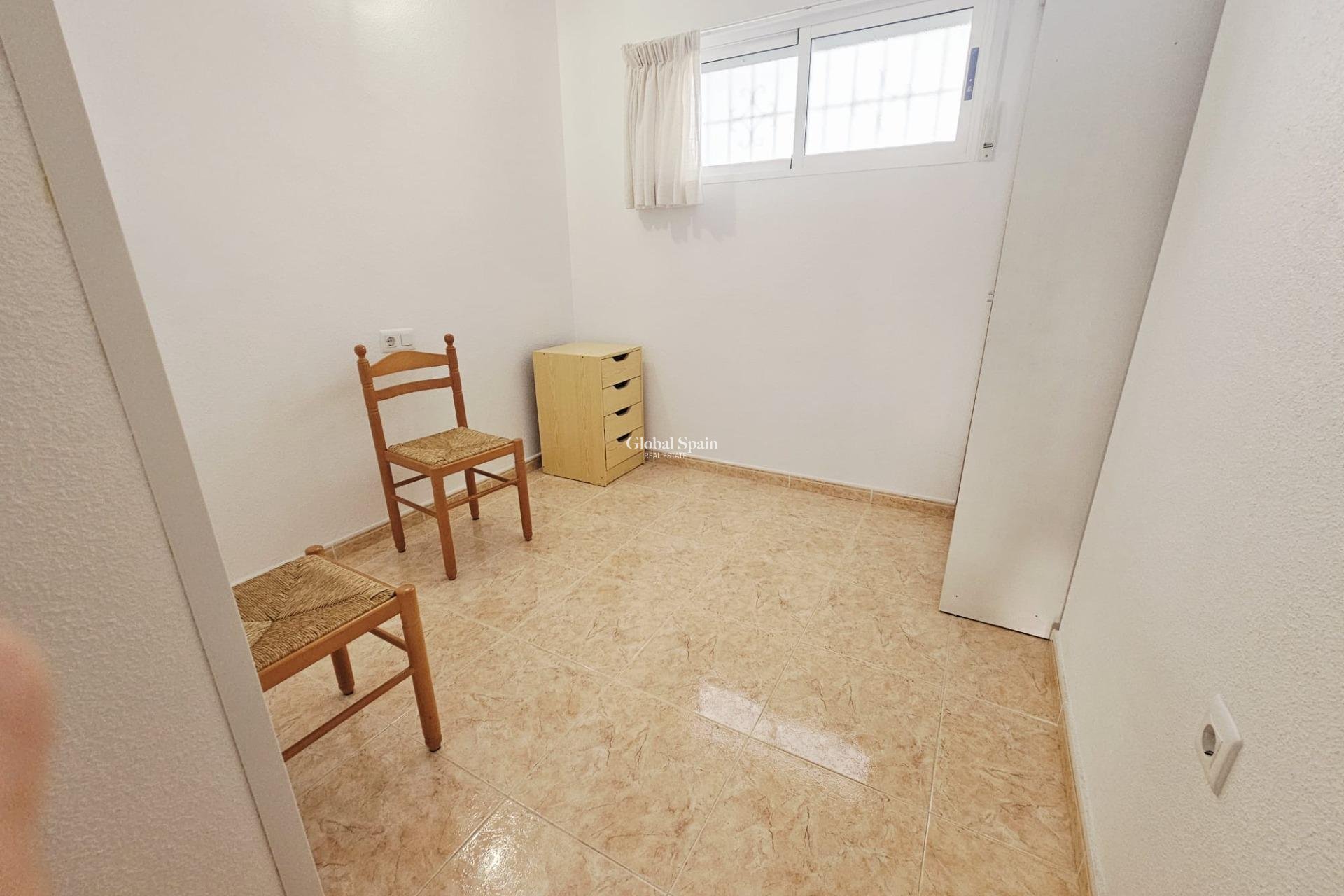 Wederverkoop - APPARTEMENT -
TORREVIEJA - Parque de las Naciones