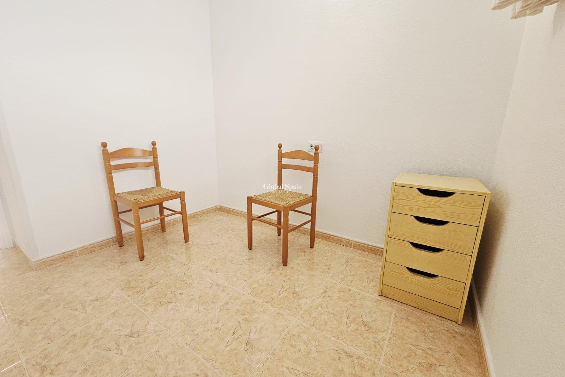 Wederverkoop - APPARTEMENT -
TORREVIEJA - Parque de las Naciones