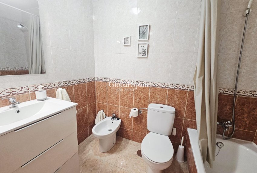 Wederverkoop - APPARTEMENT -
TORREVIEJA - Parque de las Naciones
