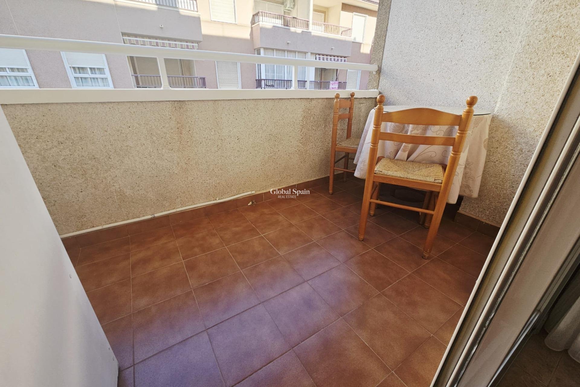 Wederverkoop - APPARTEMENT -
TORREVIEJA - Parque de las Naciones