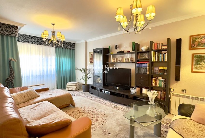 Wederverkoop - APPARTEMENT -
TORREVIEJA - Parque de las Naciones