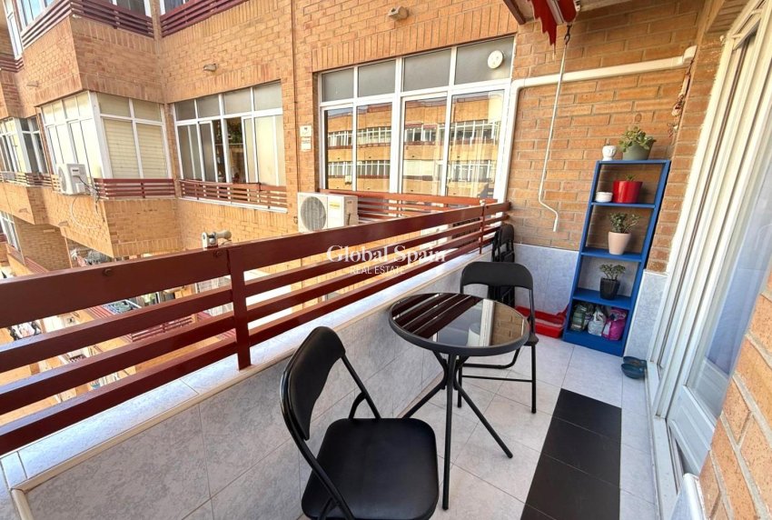 Wederverkoop - APPARTEMENT -
TORREVIEJA - Parque de las Naciones