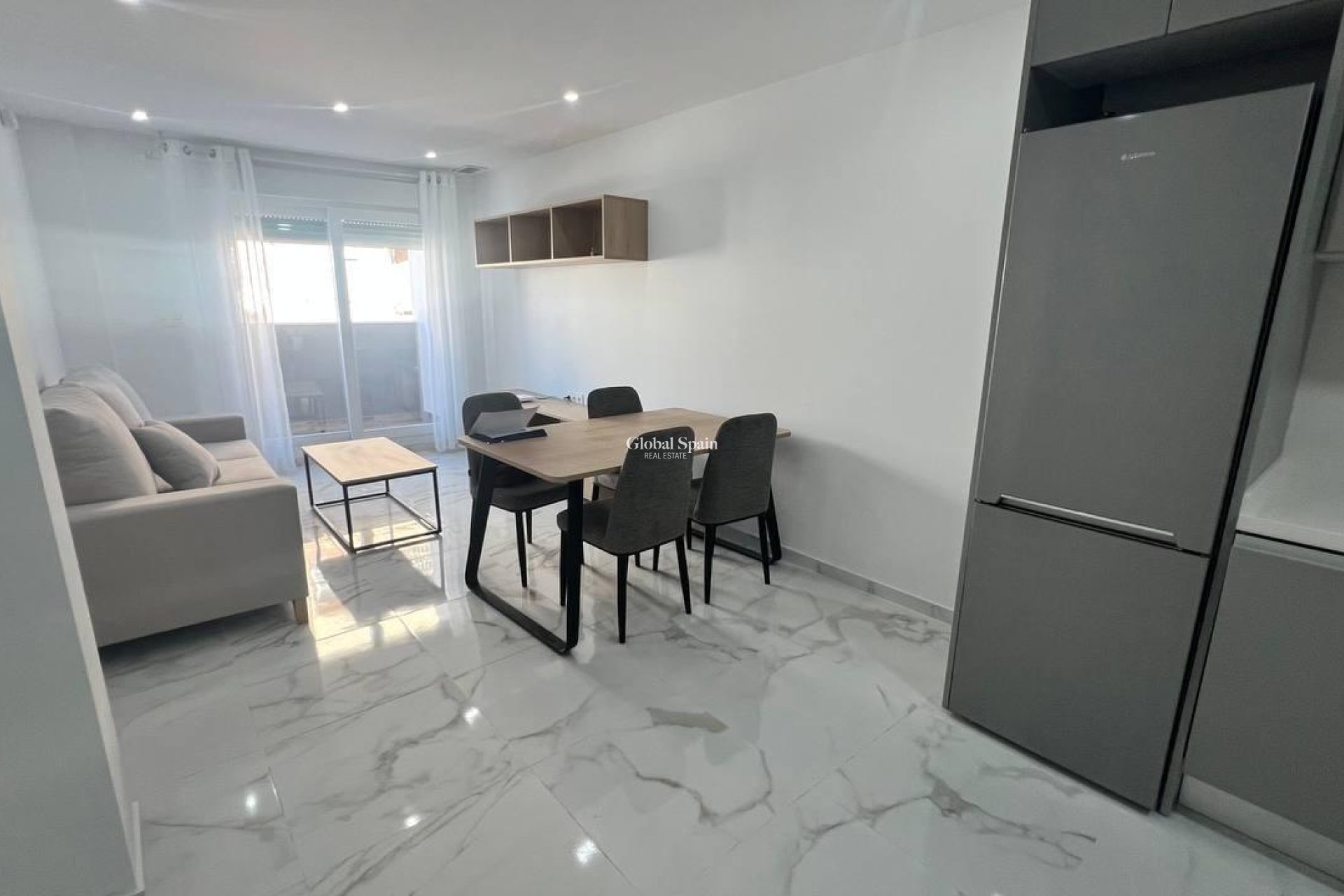 Wederverkoop - APPARTEMENT -
TORREVIEJA - Parque de las Naciones