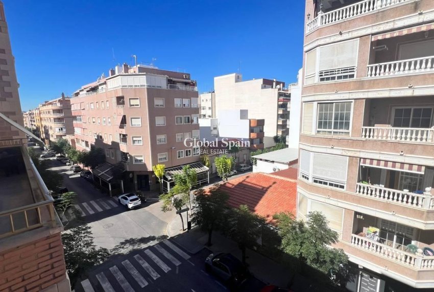 Wederverkoop - APPARTEMENT -
TORREVIEJA - Parque de las Naciones