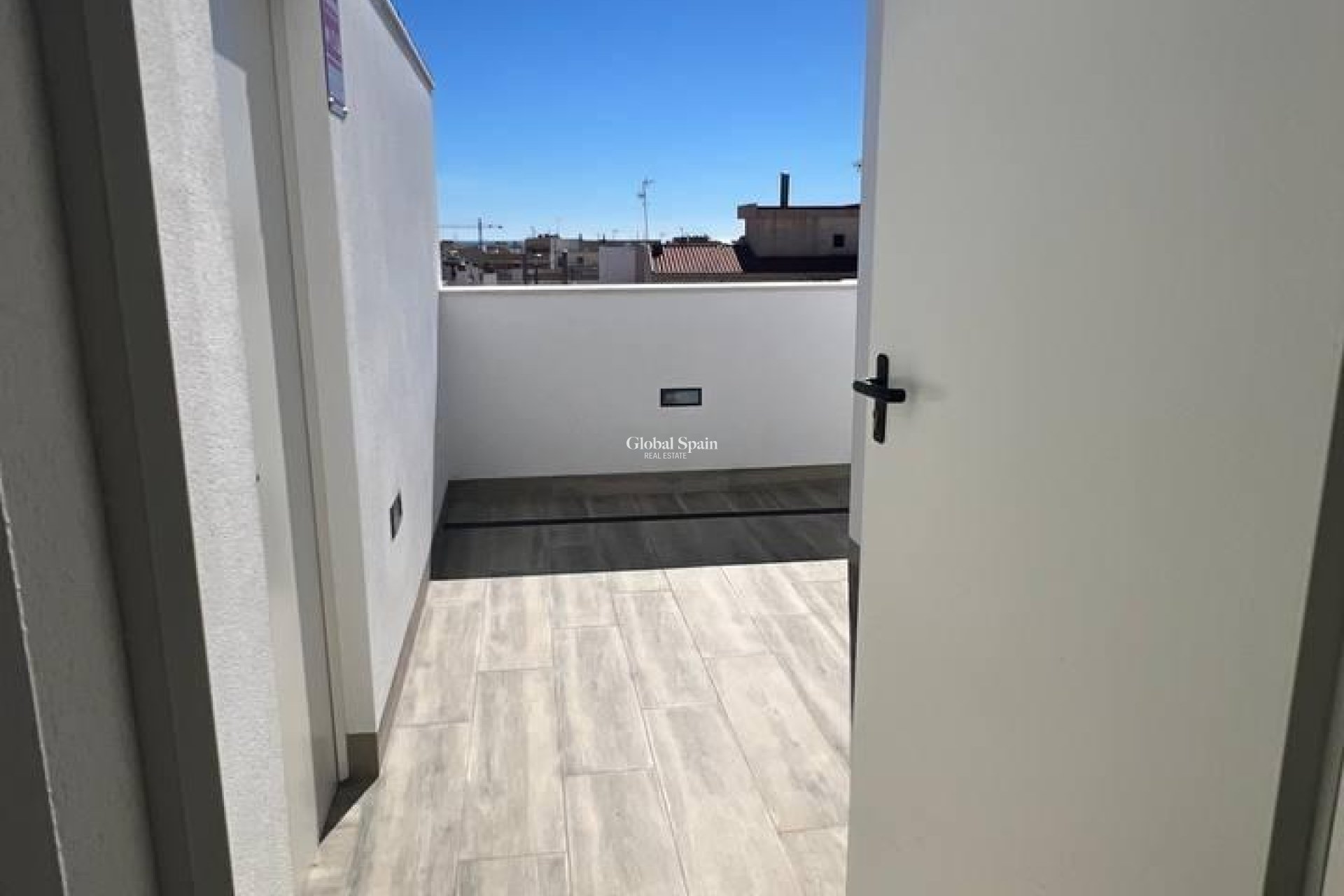 Wederverkoop - APPARTEMENT -
TORREVIEJA - Parque de las Naciones