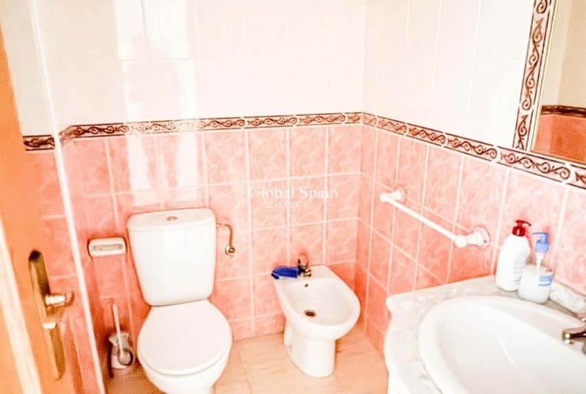 Wederverkoop - APPARTEMENT -
TORREVIEJA - Parque de las Naciones