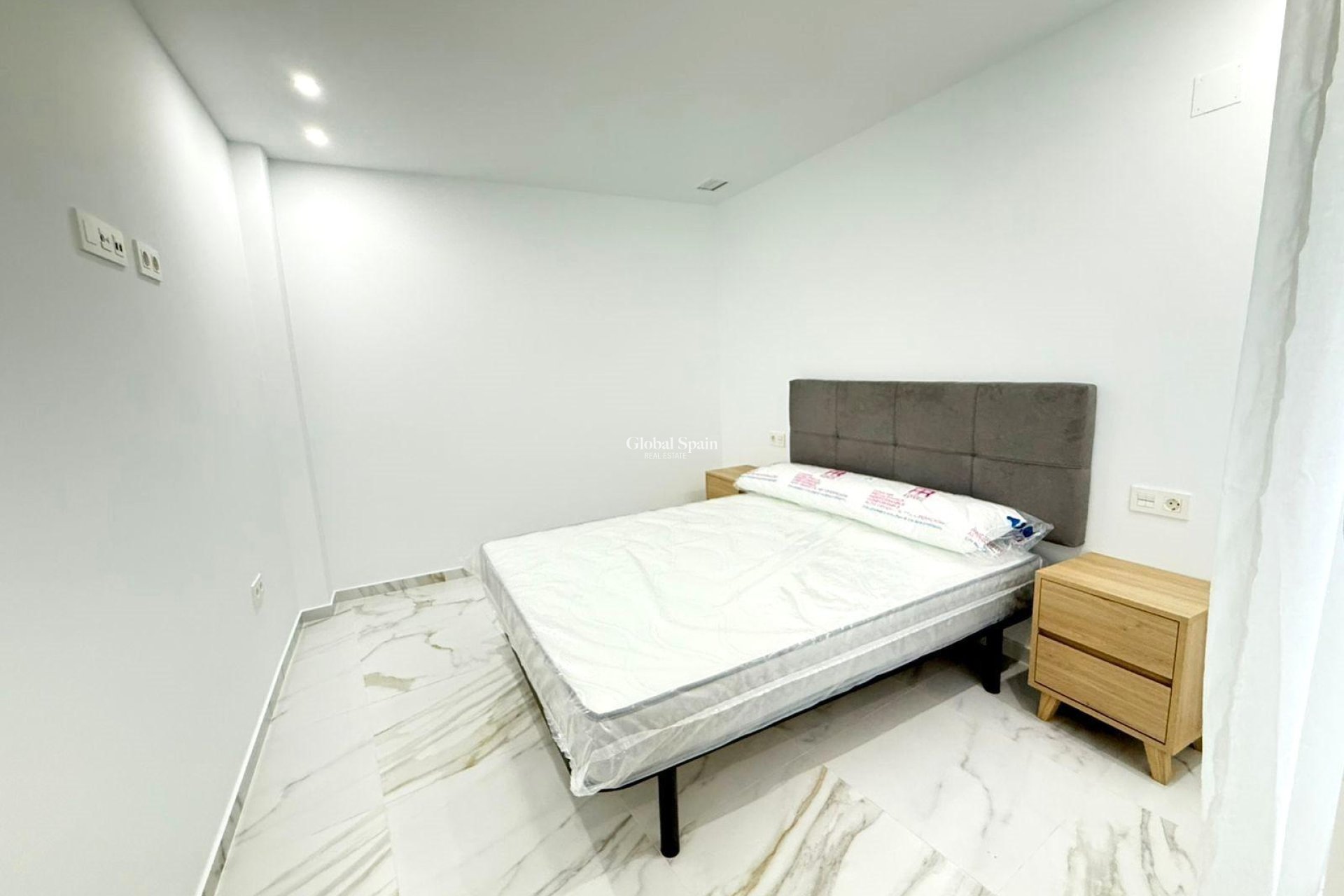 Wederverkoop - APPARTEMENT -
TORREVIEJA - Parque de las Naciones