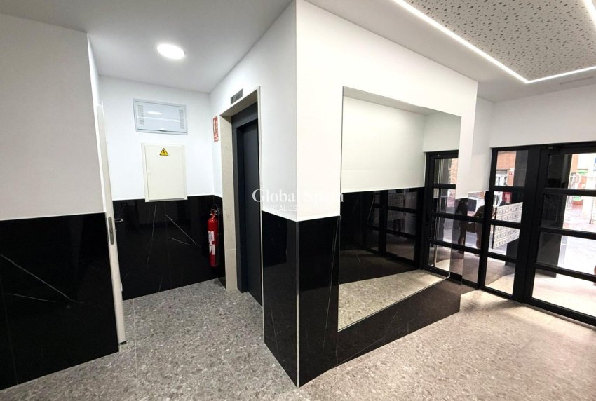 Wederverkoop - APPARTEMENT -
TORREVIEJA - Parque de las Naciones