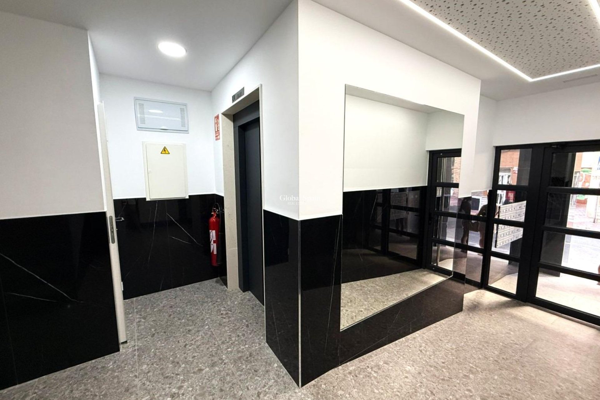 Wederverkoop - APPARTEMENT -
TORREVIEJA - Parque de las Naciones