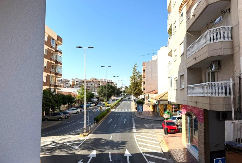 Wederverkoop - APPARTEMENT -
TORREVIEJA - Parque de las Naciones