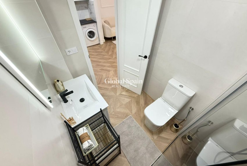 Wederverkoop - APPARTEMENT -
TORREVIEJA - Parque de las Naciones