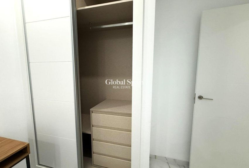 Wederverkoop - APPARTEMENT -
TORREVIEJA - Parque de las Naciones