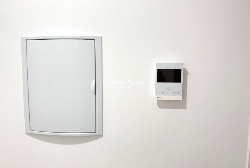 Wederverkoop - APPARTEMENT -
TORREVIEJA - Parque de las Naciones