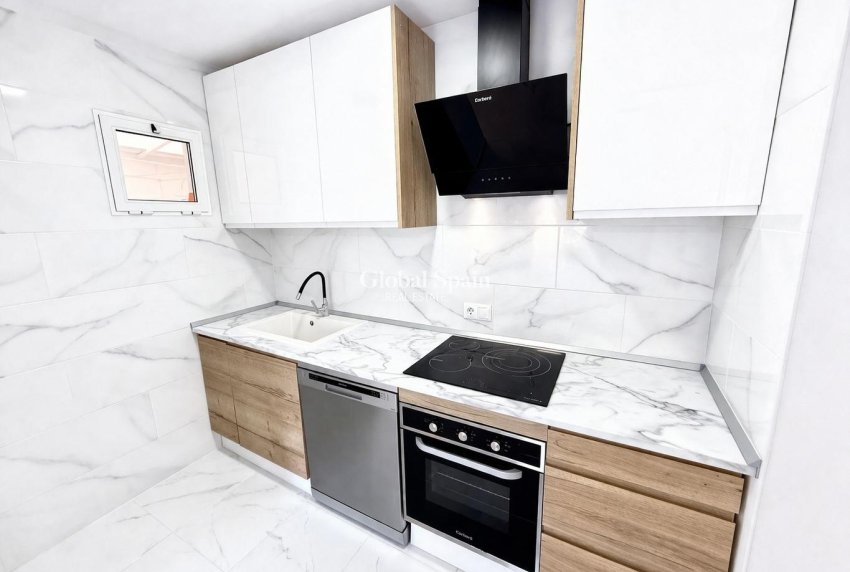 Wederverkoop - APPARTEMENT -
TORREVIEJA - Parque de las Naciones