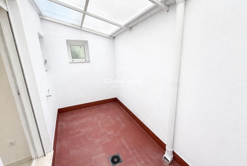 Wederverkoop - APPARTEMENT -
TORREVIEJA - Parque de las Naciones