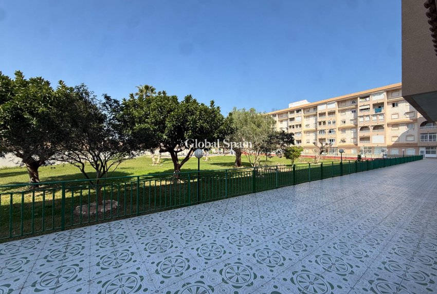 Wederverkoop - APPARTEMENT -
TORREVIEJA - Parque de las Naciones