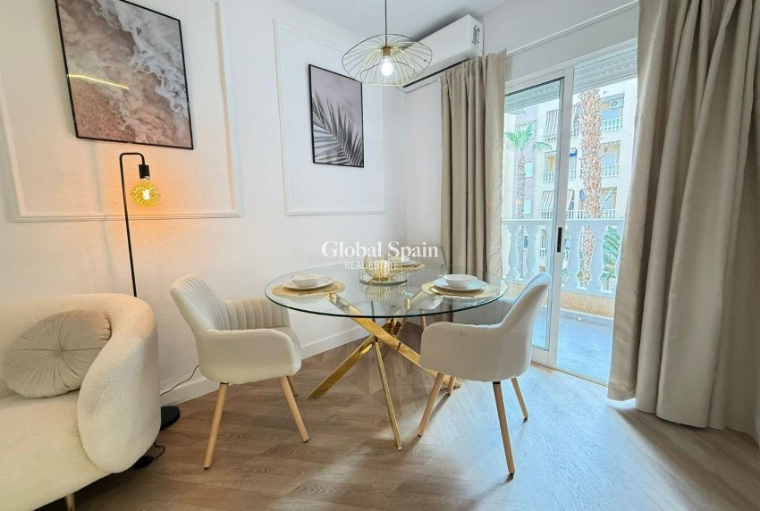 Wederverkoop - APPARTEMENT -
TORREVIEJA - Parque de las Naciones