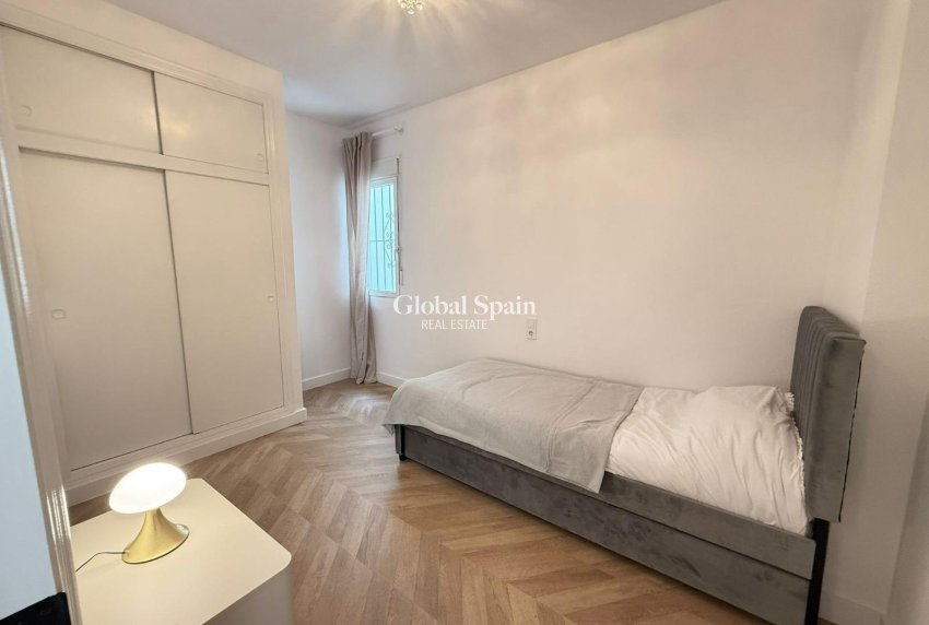 Wederverkoop - APPARTEMENT -
TORREVIEJA - Parque de las Naciones