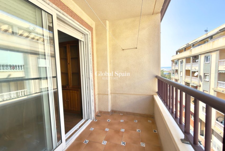 Wederverkoop - APPARTEMENT -
TORREVIEJA - Parque de las Naciones