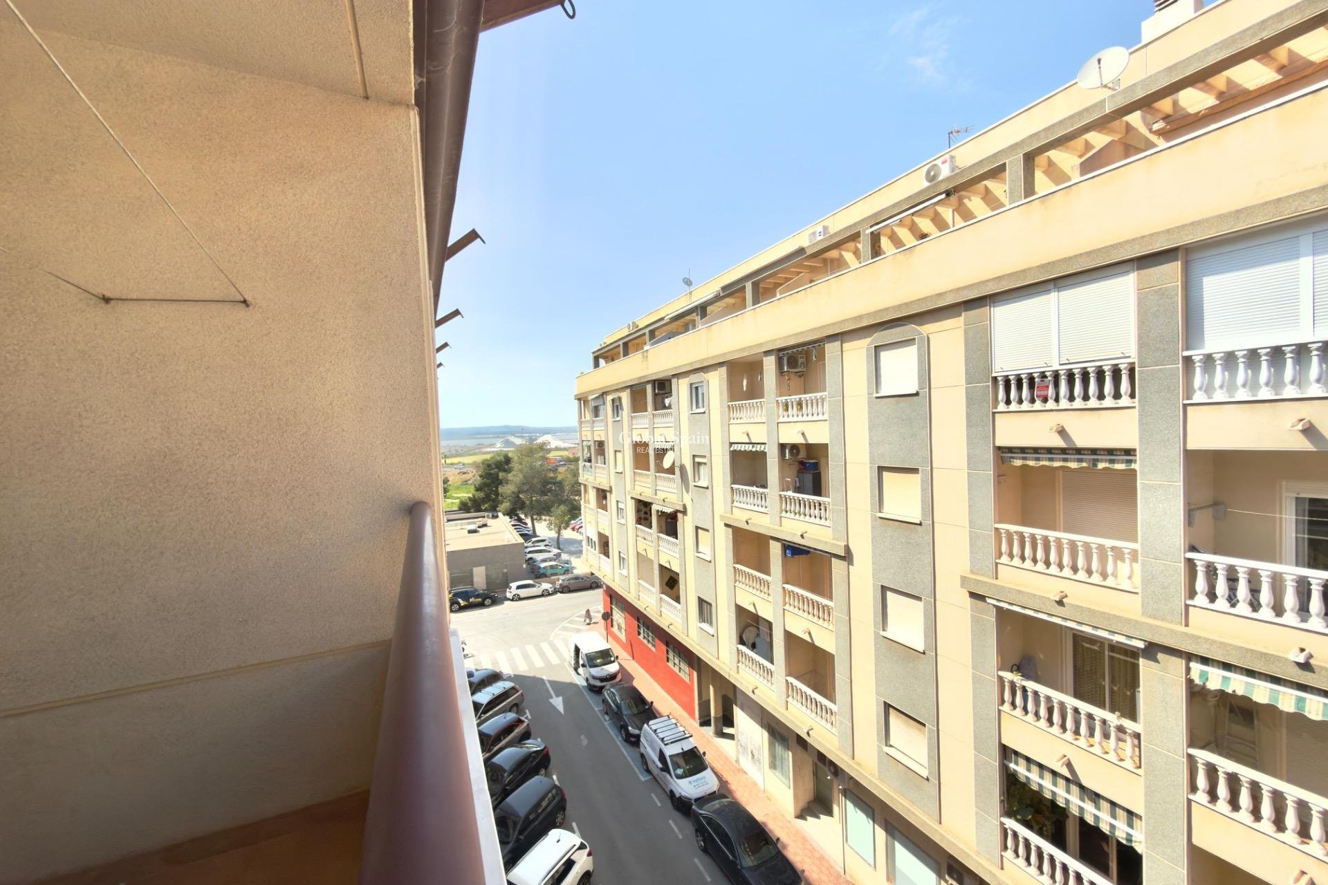 Wederverkoop - APPARTEMENT -
TORREVIEJA - Parque de las Naciones