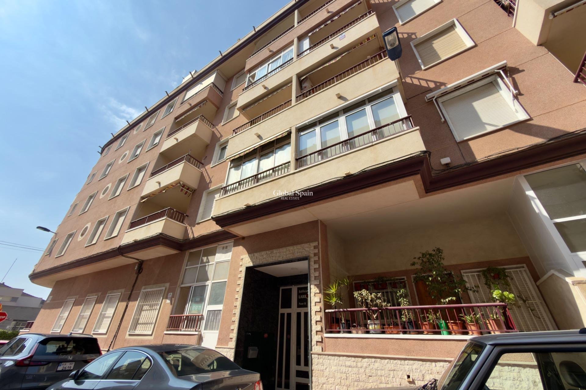 Wederverkoop - APPARTEMENT -
TORREVIEJA - Parque de las Naciones