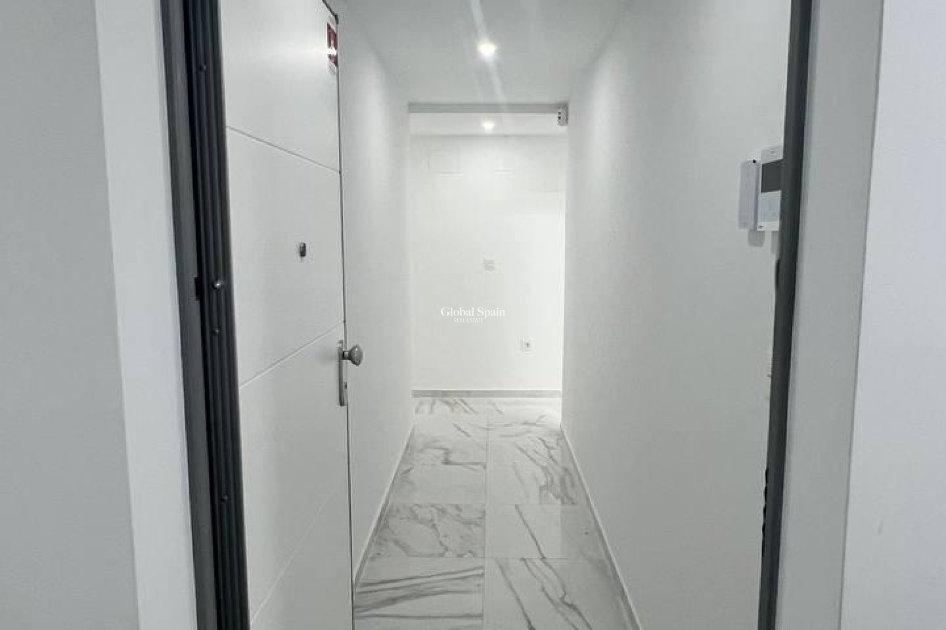 Wederverkoop - APPARTEMENT -
TORREVIEJA - Parque de las Naciones