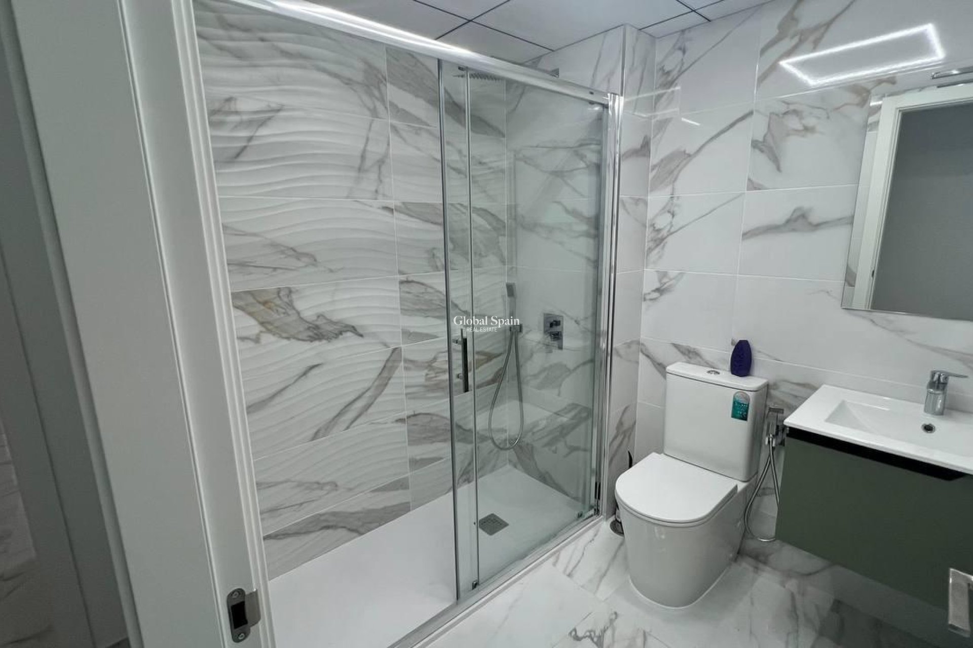 Wederverkoop - APPARTEMENT -
TORREVIEJA - Parque de las Naciones