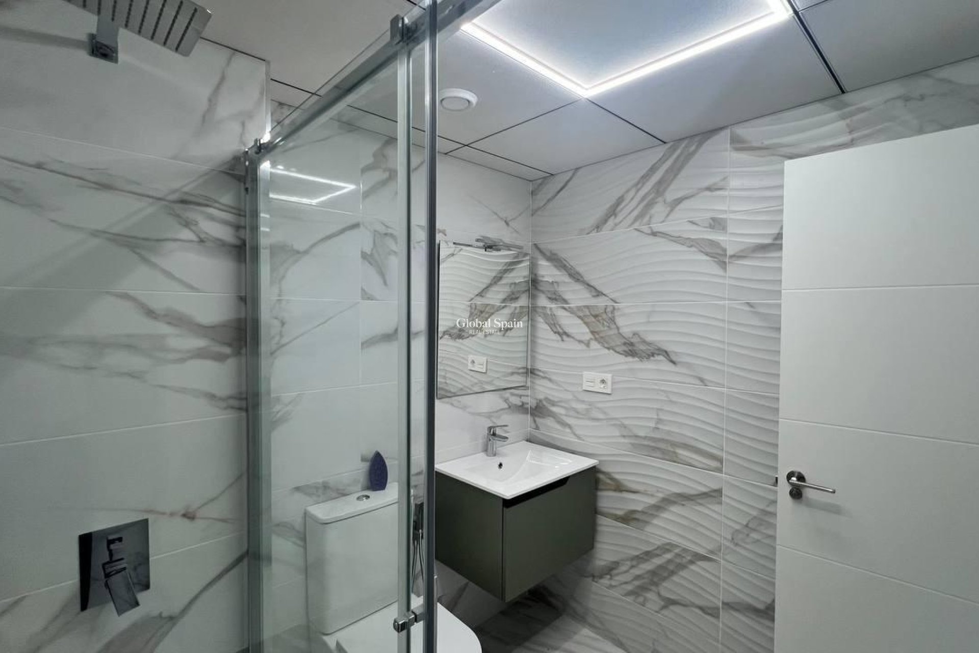 Wederverkoop - APPARTEMENT -
TORREVIEJA - Parque de las Naciones