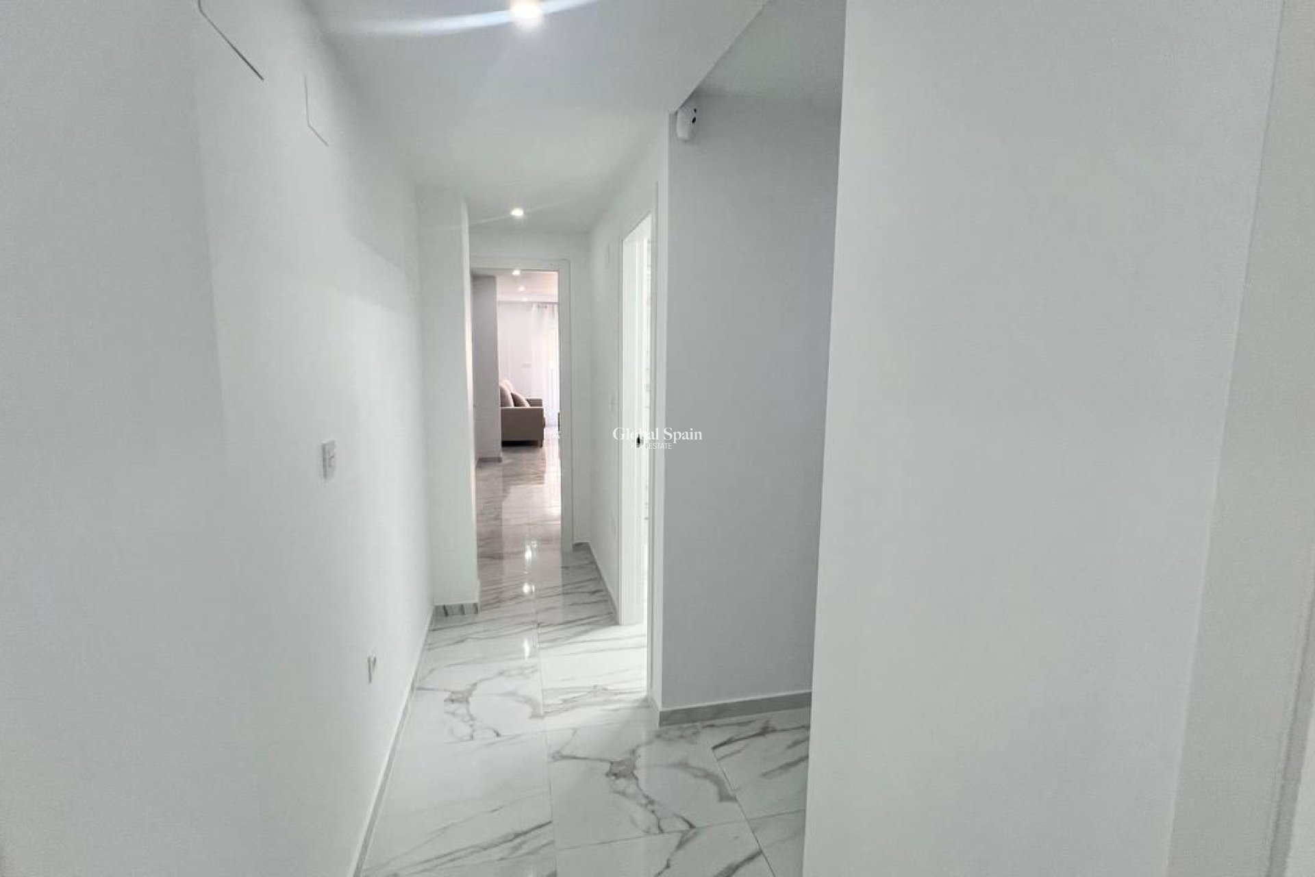 Wederverkoop - APPARTEMENT -
TORREVIEJA - Parque de las Naciones