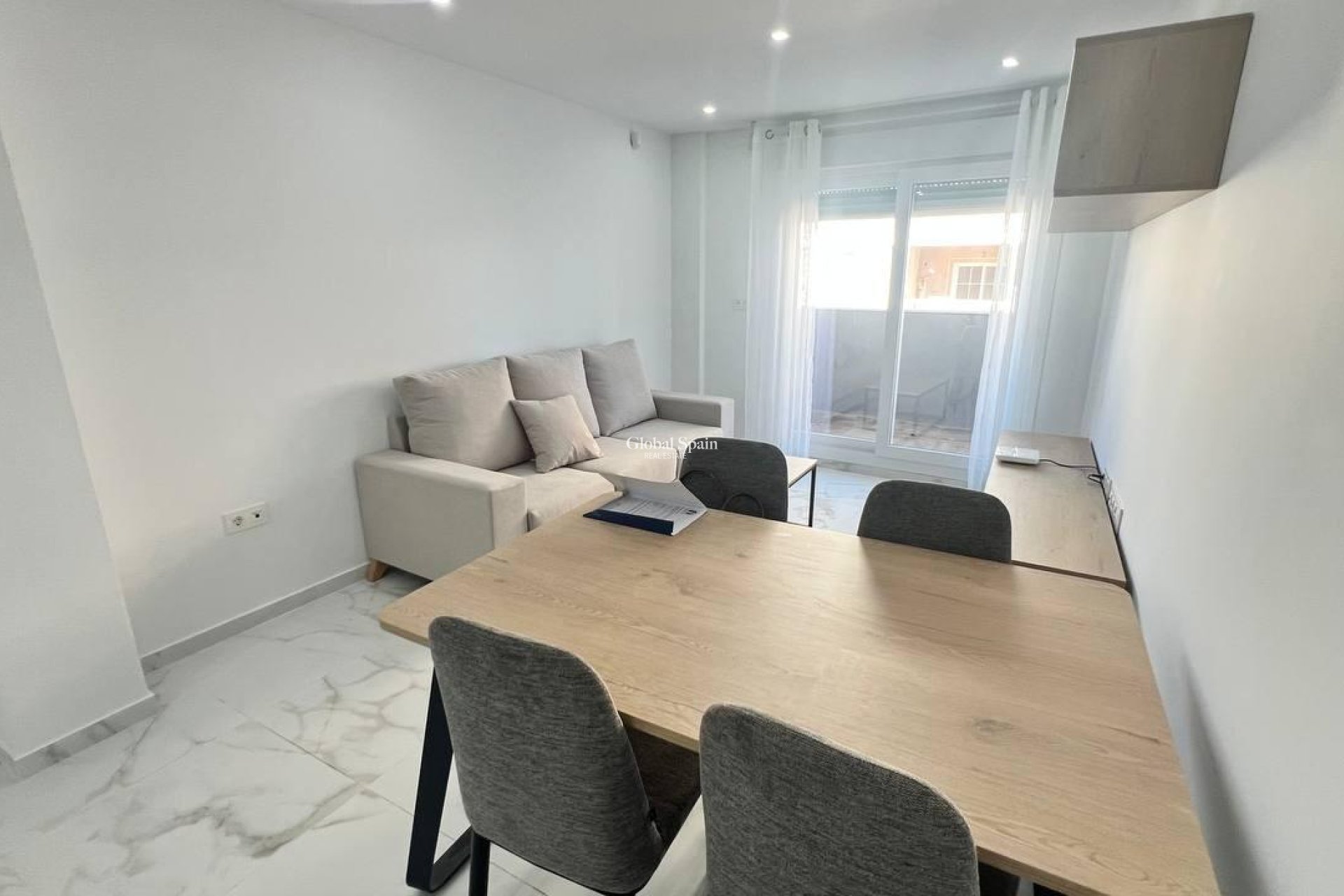 Wederverkoop - APPARTEMENT -
TORREVIEJA - Parque de las Naciones