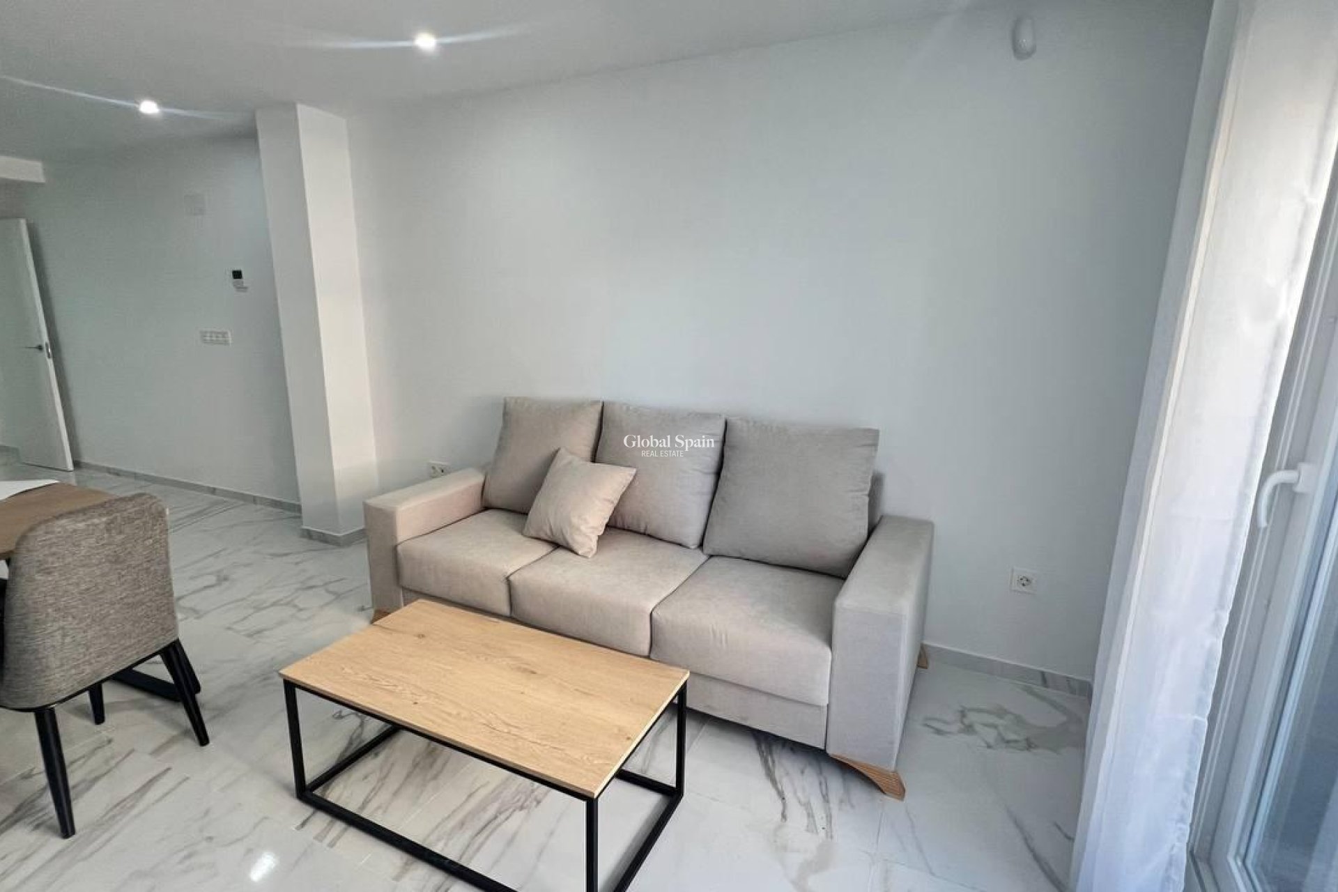 Wederverkoop - APPARTEMENT -
TORREVIEJA - Parque de las Naciones