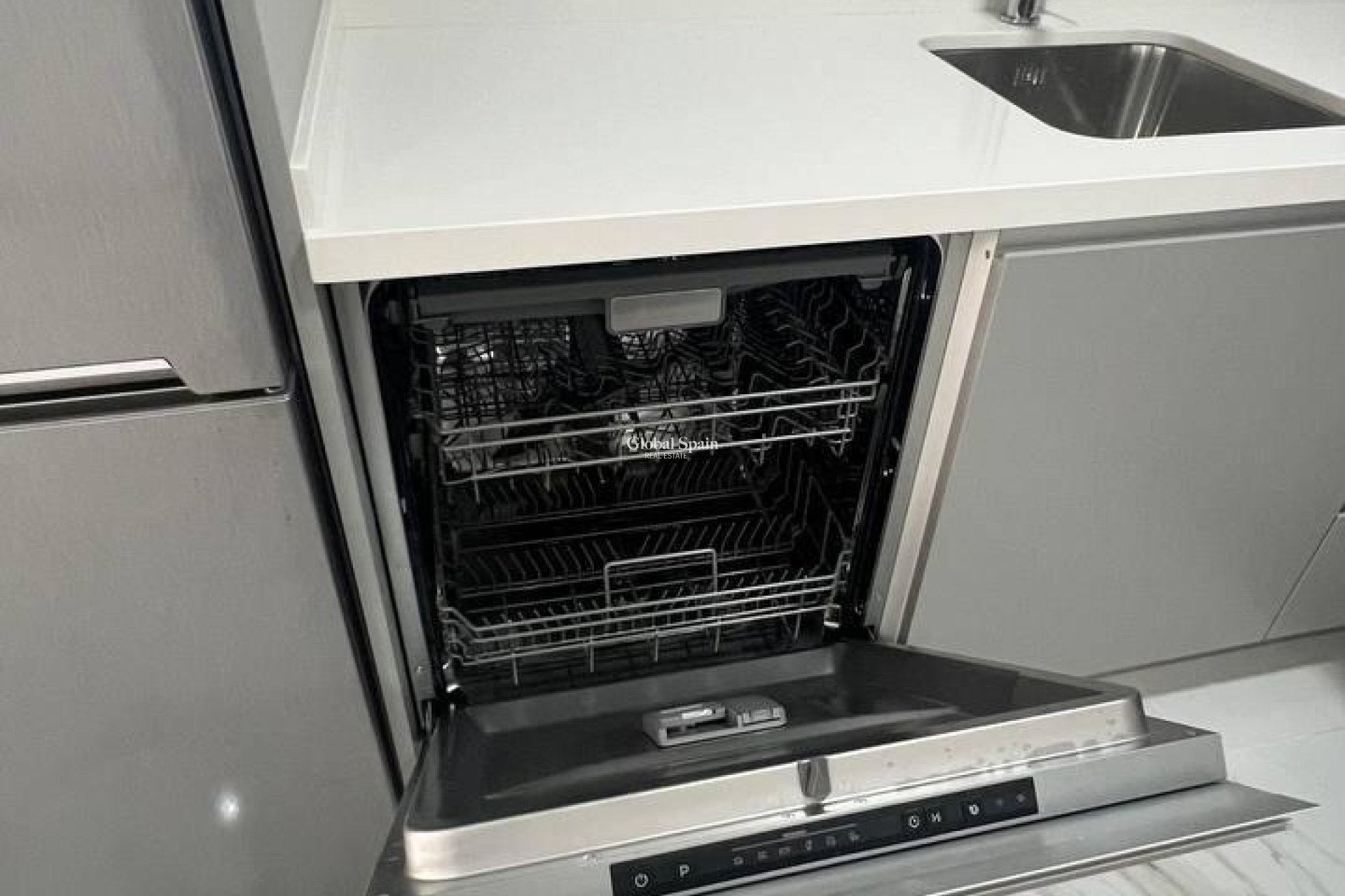 Wederverkoop - APPARTEMENT -
TORREVIEJA - Parque de las Naciones