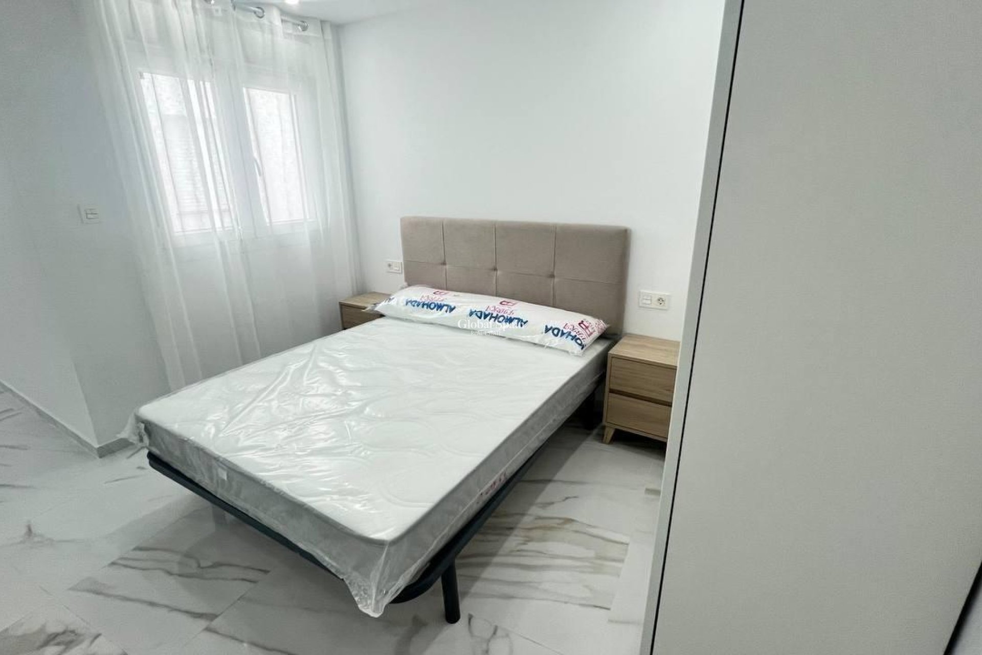 Wederverkoop - APPARTEMENT -
TORREVIEJA - Parque de las Naciones