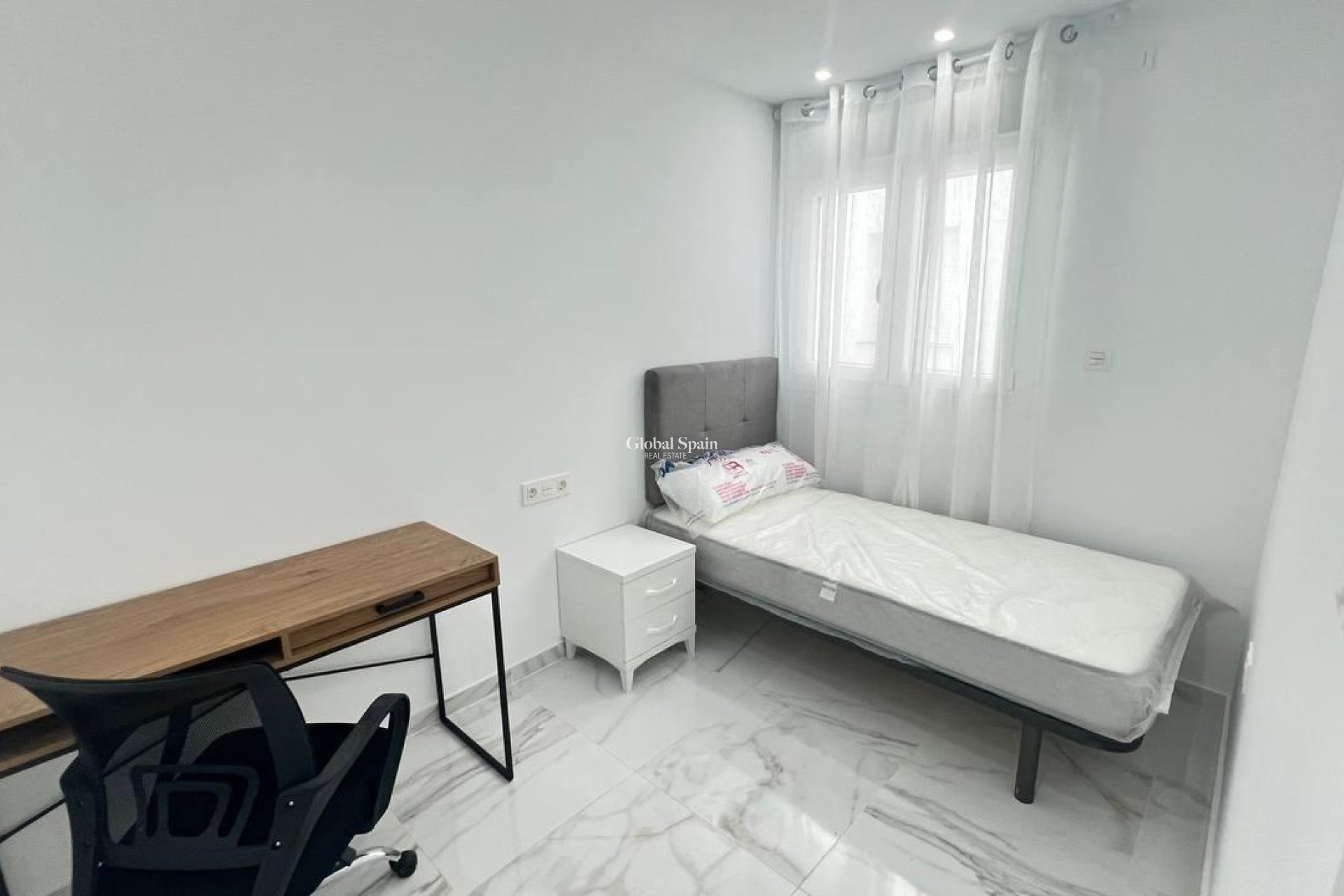 Wederverkoop - APPARTEMENT -
TORREVIEJA - Parque de las Naciones