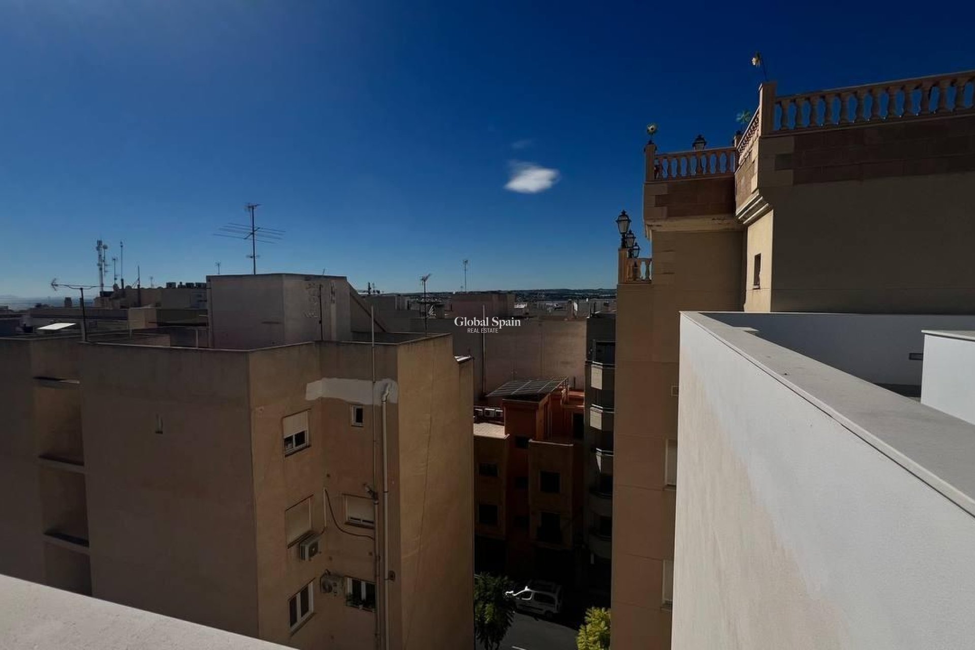 Wederverkoop - APPARTEMENT -
TORREVIEJA - Parque de las Naciones