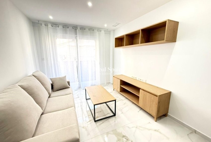 Wederverkoop - APPARTEMENT -
TORREVIEJA - Parque de las Naciones