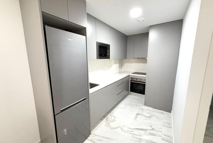 Wederverkoop - APPARTEMENT -
TORREVIEJA - Parque de las Naciones
